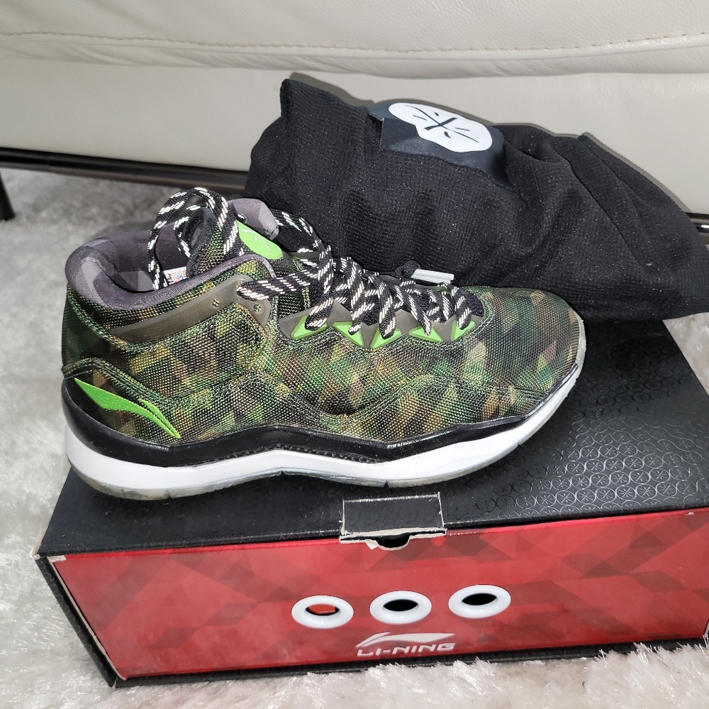 Basketball shoes